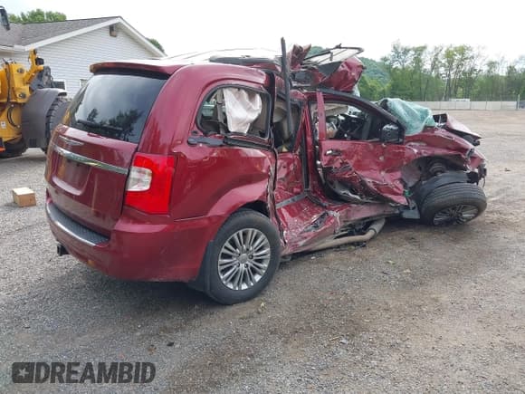 ✅ 2016 Chrysler Town & Country Touring L Anniversary Edition • VIN: 2C4RC1CG0GR253123 • Lot: 42348383. Wystawiony na IAAI z przebiegiem Nie podano. Bezpłatny archiwum sprzedaży aukcyjnych z USA i szczegółowy raport historii pojazdu na DreamBid. Zdjęcie 4.