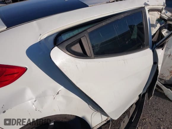 ✅ 2014 Hyundai Veloster Turbo • VIN: KMHTC6AE0EU200518 • Lot: 41198089. Wystawiony na IAAI z przebiegiem Nie podano. Bezpłatny archiwum sprzedaży aukcyjnych z USA i szczegółowy raport historii pojazdu na DreamBid. Zdjęcie 8.