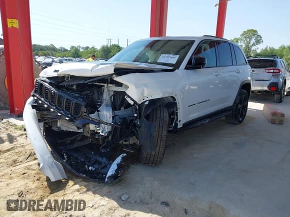✅ 2025 Jeep Grand Cherokee Limited • VIN: 1C4RJGBG0SC283119 • Лот: 42287401. Опубликован ранее на IAAI с пробегом 2 721 миль. Бесплатный доступ к архиву аукционных продаж из США и подробный отчёт об истории автомобиля на DreamBid. Изображение 18.