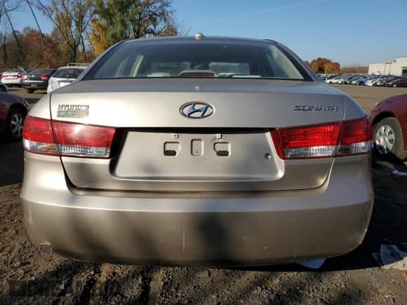 ✅ 2008 Hyundai Sonata GLS • VIN: 5NPET46C68H317947 • Lot: 76996484. Listed on Copart with 172,682 mi miles. Access the free auction sales archive from the USA and view a detailed vehicle history report at DreamBid. Image 6.