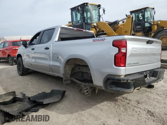 ✅ 2021 Chevrolet Silverado 1500 Custom Trail Boss • VIN: 1GCPYCEFXMZ236372 • Lot: 49490005. Wystawiony na Copart z przebiegiem 77 938 mil. Bezpłatny archiwum sprzedaży aukcyjnych z USA i szczegółowy raport historii pojazdu na DreamBid. Zdjęcie 2.