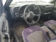 ✅ 2001 Chevrolet S-10 LS • VIN: 1GCCS19W618213879 • Лот: 50828445. Опубликован ранее на Copart с пробегом 147 930 миль. Бесплатный доступ к архиву аукционных продаж из США и подробный отчёт об истории автомобиля на DreamBid. Изображение 8.