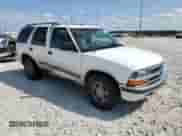 1999 Chevrolet Blazer LS with VIN 1GNDT13WXX2150024, listed as a Copart auction lot 71781074 with 271,768 mi miles and Salvage title. Bid and sale history available at DreamBid. Image 4.