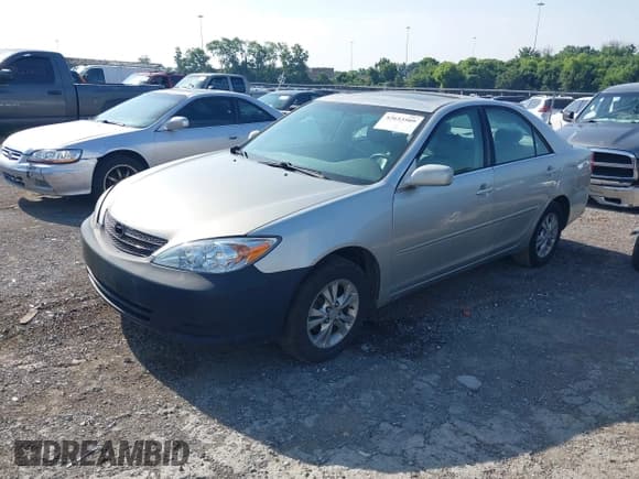✅ 2004 Toyota Camry LE • VIN: 4T1BF32K64U589993 • Lot: 42653509. Wystawiony na IAAI z przebiegiem 231 122 mil. Bezpłatny archiwum sprzedaży aukcyjnych z USA i szczegółowy raport historii pojazdu na DreamBid. Zdjęcie 2.