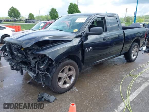 2018 Ram 1500 Tradesman z VIN 1C6RR6FG9JS195131, wystawiony jako IAAI lot #42112722 z przebiegiem 76 030 mil mil oraz . Historia ofert i sprzedaży dostępna na DreamBid. Obrazek 2.