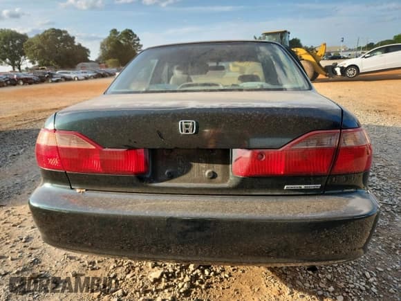 ✅ 2000 Honda Accord SE • VIN: 1HGCG5670YA058305 • Lot: 72060755. Listed on Copart with 194,420 mi. Free auction sales archive from the USA and detailed vehicle history report at DreamBid. Image 6.