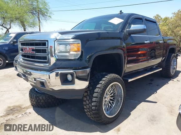 ✅ 2015 GMC Sierra 1500 • VIN: 3GTP1VEJ4FG532043 • Lot: 42525636. Wystawiony na IAAI z przebiegiem 69 468 mil. Bezpłatny archiwum sprzedaży aukcyjnych z USA i szczegółowy raport historii pojazdu na DreamBid. Zdjęcie 18.