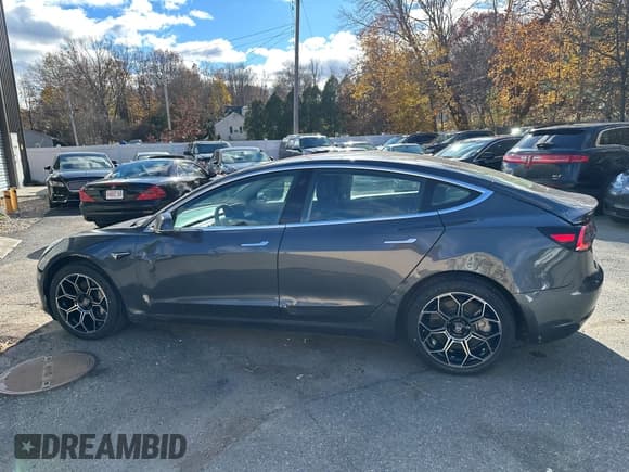 ✅ 2018 Tesla Model 3 Long Range Battery • VIN: 5YJ3E1EB1JF119497 • Lot: 43831953. Wystawiony na IAAI z przebiegiem 122 564 mil. Bezpłatny archiwum sprzedaży aukcyjnych z USA i szczegółowy raport historii pojazdu na DreamBid. Zdjęcie 6.