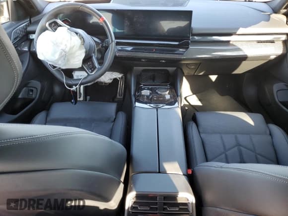 ✅ 2024 BMW i5 M60 • VIN: WBY43FK0XRCR92800 • Lot: 82719025. Wystawiony na Copart z przebiegiem Nie podano. Bezpłatny archiwum sprzedaży aukcyjnych z USA i szczegółowy raport historii pojazdu na DreamBid. Zdjęcie 8.