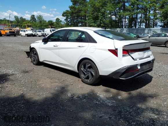✅ 2025 Hyundai Elantra SEL Sport • VIN: KMHLM4DG7SU913605 • Lot: 42799444. Listed on IAAI with 25,776 mi. Free auction sales archive from the USA and detailed vehicle history report at DreamBid. Image 3.