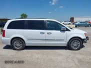 ✅ 2016 Chrysler Town & Country Touring L Anniversary Edition • VIN: 2C4RC1CG4GR174960 • Lot: 42306268. Wystawiony na IAAI z przebiegiem 154 385 mil. Bezpłatny archiwum sprzedaży aukcyjnych z USA i szczegółowy raport historii pojazdu na DreamBid. Zdjęcie 14.