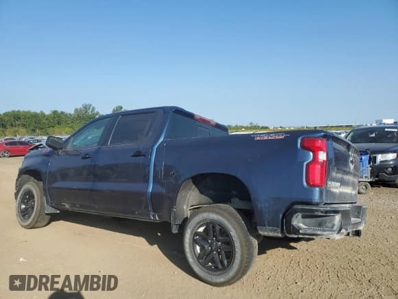 ✅ 2021 Chevrolet Silverado 1500 LT Trail Boss • VIN: 3GCPYFED8MG315183 • Lot: 70418424. Wystawiony na Copart z przebiegiem 77 205 mil. Bezpłatny archiwum sprzedaży aukcyjnych z USA i szczegółowy raport historii pojazdu na DreamBid. Zdjęcie 2.