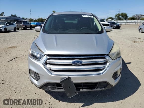 ✅ 2017 Ford Escape SE • VIN: 1FMCU0G91HUB05605 • Lot: 52975765. Listed on Copart with 28,639 mi. Free auction sales archive from the USA and detailed vehicle history report at DreamBid. Image 5.
