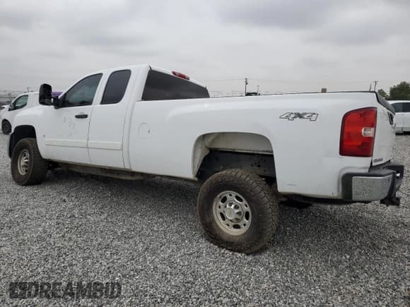 ✅ 2007 Chevrolet Silverado 1500 • VIN: 1GBHC39657E597358 • Lot: 52408105. Wystawiony na Copart z przebiegiem 379 668 mil. Bezpłatny archiwum sprzedaży aukcyjnych z USA i szczegółowy raport historii pojazdu na DreamBid. Zdjęcie 2.