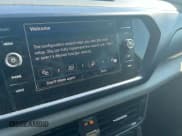 ✅ 2022 Volkswagen Taos SE • VIN: 3VVLX7B2XNM078694 • Лот: 93779645. Опубликован ранее на Copart с пробегом 63 617 миль. Бесплатный доступ к архиву аукционных продаж из США и подробный отчёт об истории автомобиля на DreamBid. Изображение 12.