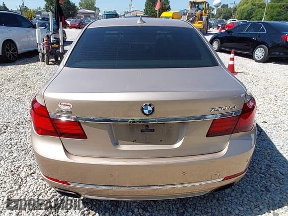✅ 2013 BMW 7 Series 750Li xDrive • VIN: WBAYF8C52DD141011 • Lot: 43241297. Listed on IAAI with 183,579 mi. Free auction sales archive from the USA and detailed vehicle history report at DreamBid. Image 16.