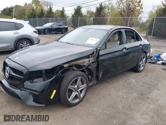 ✅ 2017 Mercedes-Benz E 300 Luxury • VIN: WDDZF4KB0HA217233 • Lot: 43434245. Wystawiony na IAAI z przebiegiem 107 313 mil. Bezpłatny archiwum sprzedaży aukcyjnych z USA i szczegółowy raport historii pojazdu na DreamBid. Zdjęcie 2.