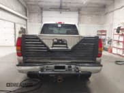 ✅ 2003 Chevrolet Silverado 2500HD LS • VIN: 1GCHK29G43E157174 • Lot: 41839189. Wystawiony na IAAI z przebiegiem 179 860 mil. Bezpłatny archiwum sprzedaży aukcyjnych z USA i szczegółowy raport historii pojazdu na DreamBid. Zdjęcie 16.