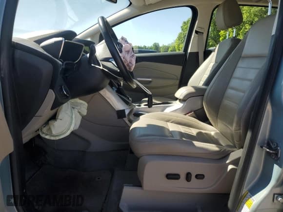 ✅ 2013 Ford C-Max SEL • VIN: 1FADP5BU8DL512593 • Lot: 57703205. Wystawiony na Copart z przebiegiem 104 982 mil. Bezpłatny archiwum sprzedaży aukcyjnych z USA i szczegółowy raport historii pojazdu na DreamBid. Zdjęcie 7.