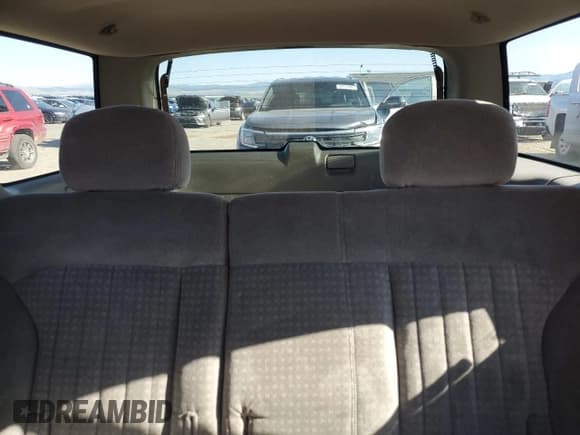 ✅ 2000 Chevrolet Blazer LS • VIN: 1GNDT13W4YK255479 • Lot: 64107485. Wystawiony na Copart z przebiegiem 114 892 mil. Bezpłatny archiwum sprzedaży aukcyjnych z USA i szczegółowy raport historii pojazdu na DreamBid. Zdjęcie 10.