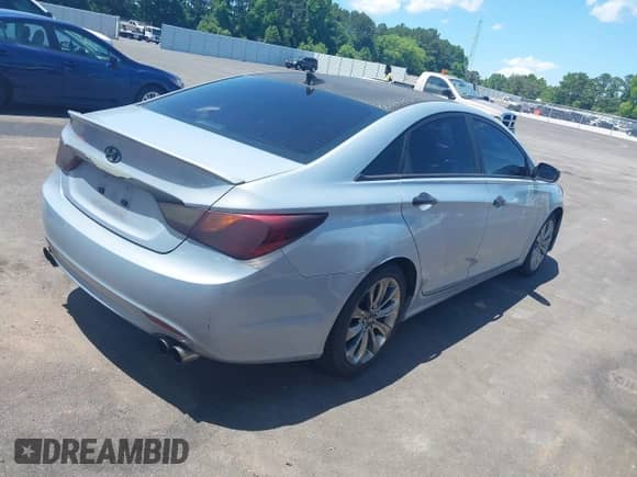 2011 Hyundai Sonata SE с VIN 5NPEC4AB7BH218172, выставлен на аукционе IAAI как лот 42343887 с пробегом 139 879 миль миль и . История ставок и продаж доступна на DreamBid. Изображение 4.