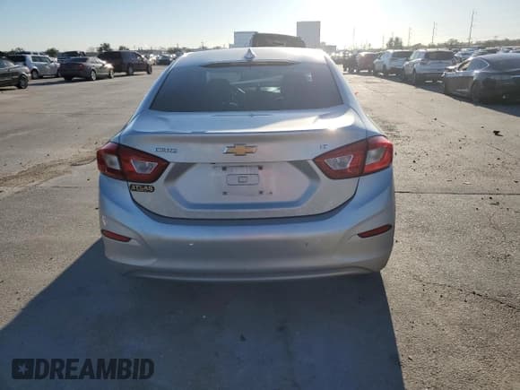 ✅ 2018 Chevrolet Cruze LT • VIN: 1G1BE5SM6J7166452 • Лот: 71542712. Опубликован ранее на Copart с пробегом 87 784 миль. Бесплатный доступ к архиву аукционных продаж из США и подробный отчёт об истории автомобиля на DreamBid. Изображение 6.