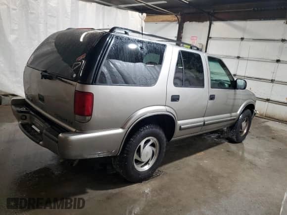 ✅ 2000 Chevrolet Blazer LT • VIN: 1GNDT13WXY2353612 • Lot: 82120334. Wystawiony na Copart z przebiegiem 147 410 mil. Bezpłatny archiwum sprzedaży aukcyjnych z USA i szczegółowy raport historii pojazdu na DreamBid. Zdjęcie 3.