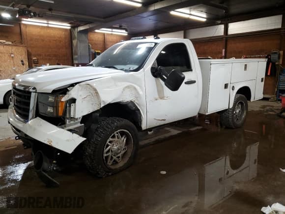 ✅ 2010 GMC Sierra 2500HD • VIN: 1GT3KZBG3AF112652 • Лот: 64093915. Опубликован ранее на Copart с пробегом 134 325 миль. Бесплатный доступ к архиву аукционных продаж из США и подробный отчёт об истории автомобиля на DreamBid. Изображение 1.