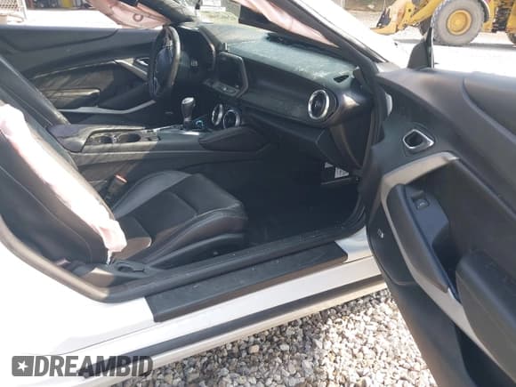 ✅ 2016 Chevrolet Camaro 2LT • VIN: 1G1FD1RS4G0157056 • Lot: 42462106. Wystawiony na IAAI z przebiegiem 86 192 mil. Bezpłatny archiwum sprzedaży aukcyjnych z USA i szczegółowy raport historii pojazdu na DreamBid. Zdjęcie 5.