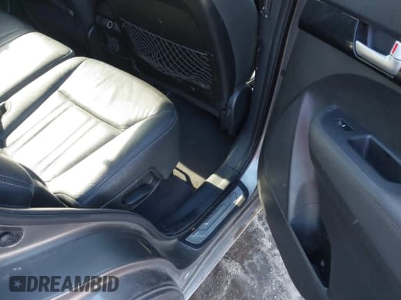 ✅ 2015 Kia Sorento SX • VIN: 5XYKWDA77FG647122 • Lot: 41416613. Listed on IAAI with 157,677 mi. Free auction sales archive from the USA and detailed vehicle history report at DreamBid. Image 8.