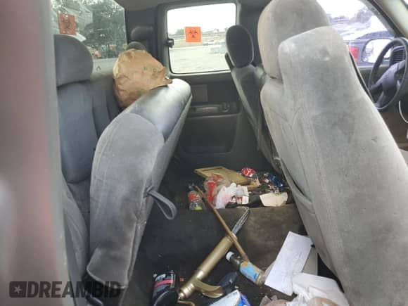 ✅ 2003 Chevrolet Silverado 1500 • VIN: 2GCEC19V031238862 • Lot: 72886864. Wystawiony na Copart z przebiegiem 335 703 mil mil. Skorzystaj z bezpłatnego archiwum sprzedaży aukcyjnych z USA i zobacz szczegółowy raport historii pojazdu na DreamBid. Zdjęcie 10.