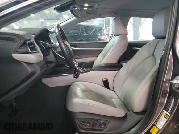 2022 Toyota Camry XLE z VIN 4T1F11AK1NU002025, wystawiony jako Copart lot #64759875 z przebiegiem 36 062 mil mil oraz Szkoda całkowita • Salvage title. Historia ofert i sprzedaży dostępna na DreamBid. Obrazek 7.