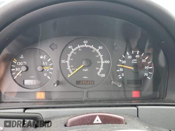 ✅ 1998 Mercedes-Benz M 320/430/500 • VIN: 4JGAB54E1WA026462 • Lot: 71911535. Wystawiony na Copart z przebiegiem 95 258 mil. Bezpłatny archiwum sprzedaży aukcyjnych z USA i szczegółowy raport historii pojazdu na DreamBid. Zdjęcie 9.