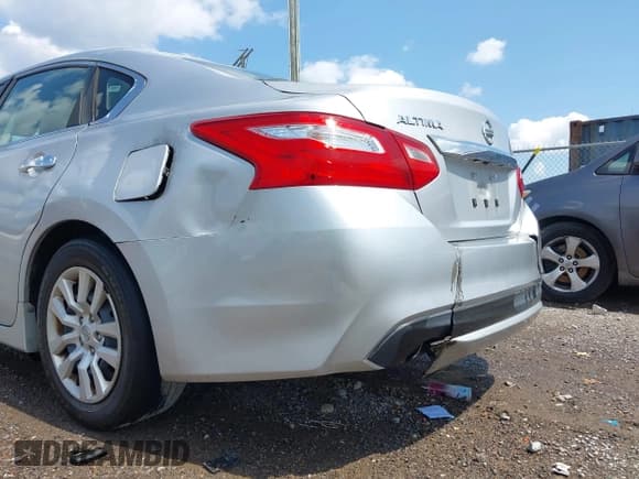 ✅ 2018 Nissan Altima SL • VIN: 1N4AL3AP4JC197642 • Lot: 43176319. Listed on IAAI with 99,237 mi. Free auction sales archive from the USA and detailed vehicle history report at DreamBid. Image 19.