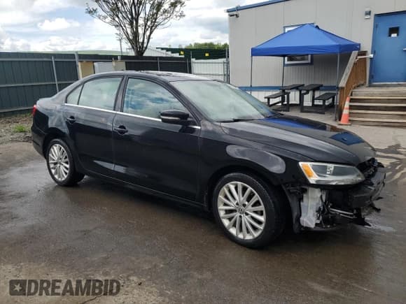 ✅ 2014 Volkswagen Jetta SEL • VIN: 3VWL17AJ9EM426636 • Lot: 56938485. Listed on Copart with 90,359 mi. Free auction sales archive from the USA and detailed vehicle history report at DreamBid. Image 4.
