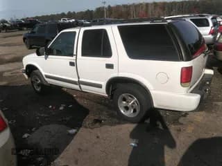 ✅ 2001 Chevrolet Blazer LT • VIN: 1GNCS13W412220736 • Lot: 40972740. Wystawiony na IAAI z przebiegiem 282 706 mil. Bezpłatny archiwum sprzedaży aukcyjnych z USA i szczegółowy raport historii pojazdu na DreamBid. Zdjęcie 3.