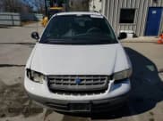 ✅ 1998 Plymouth Voyager SE • VIN: 2P4GP4436WR650824 • Lot: 41778755. Wystawiony na Copart z przebiegiem 127 889 mil. Bezpłatny archiwum sprzedaży aukcyjnych z USA i szczegółowy raport historii pojazdu na DreamBid. Zdjęcie 5.