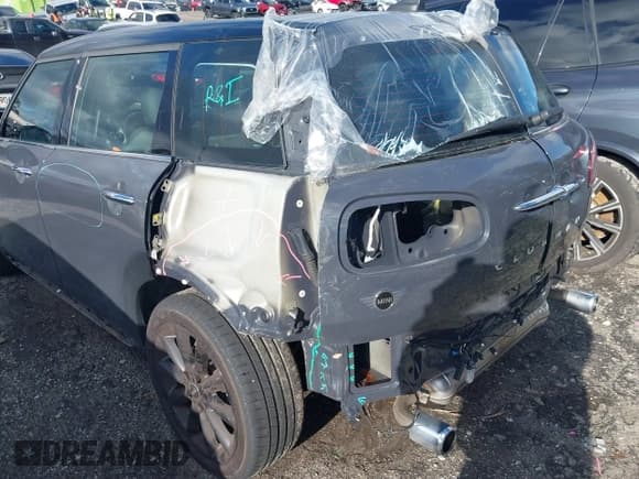 ✅ 2021 MINI Clubman Cooper S • VIN: WMWLV7C09M2N98258 • Lot: 40985670. Listed on IAAI with 14,336 mi. Free auction sales archive from the USA and detailed vehicle history report at DreamBid. Image 12.