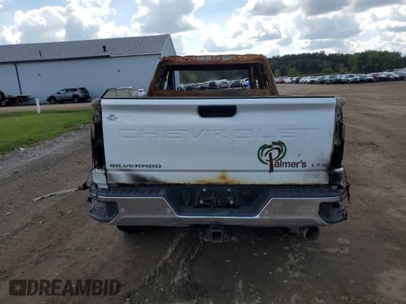 ✅ 2022 Chevrolet Silverado 2500HD • VIN: 1GC2YPEYXNF301095 • Lot: 84425725. Wystawiony na Copart z przebiegiem Nie podano. Bezpłatny archiwum sprzedaży aukcyjnych z USA i szczegółowy raport historii pojazdu na DreamBid. Zdjęcie 6.