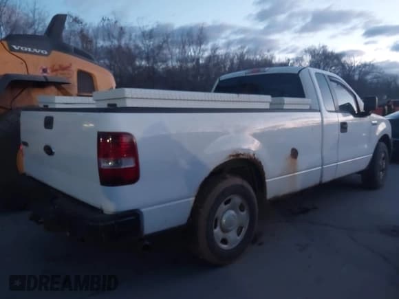 ✅ 2008 Ford F-150 XL • VIN: 1FTRF12W98KC49541 • Lot: 43881227. Wystawiony na IAAI z przebiegiem 222 757 mil. Bezpłatny archiwum sprzedaży aukcyjnych z USA i szczegółowy raport historii pojazdu na DreamBid. Zdjęcie 4.