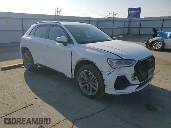 ✅ 2022 Audi Q3 S line Premium Plus • VIN: WA1EECF37N1126894 • Lot: 81469965. Wystawiony na Copart z przebiegiem 18 807 mil. Bezpłatny archiwum sprzedaży aukcyjnych z USA i szczegółowy raport historii pojazdu na DreamBid. Zdjęcie 14.