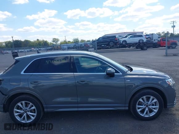 ✅ 2025 Audi Q3 S line Premium • VIN: WA1DECF39S1057116 • Lot: 43202256. Wystawiony na IAAI z przebiegiem 16 195 mil. Bezpłatny archiwum sprzedaży aukcyjnych z USA i szczegółowy raport historii pojazdu na DreamBid. Zdjęcie 14.