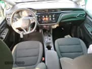 ✅ 2023 Chevrolet Bolt EV 1LT • VIN: 1G1FW6S01P4193375 • Lot: 49998055. Wystawiony na Copart z przebiegiem 33 958 mil. Bezpłatny archiwum sprzedaży aukcyjnych z USA i szczegółowy raport historii pojazdu na DreamBid. Zdjęcie 8.