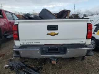 2015 Chevrolet Silverado 3500HD LTZ с VIN 1GC4K0C88FF155883, выставлен на аукционе Copart как лот 87857005 с пробегом Не указан миль и Списание • Salvage title. История ставок и продаж доступна на DreamBid. Изображение 6.
