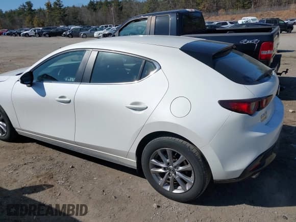 ✅ 2022 Mazda 3 S • VIN: JM1BPAJL5N1516505 • Lot: 41801842. Wystawiony na IAAI z przebiegiem 16 459 mil. Bezpłatny archiwum sprzedaży aukcyjnych z USA i szczegółowy raport historii pojazdu na DreamBid. Zdjęcie 13.