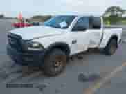 2019 Ram 1500 SLT z VIN 1C6RR6GG6KS670072, wystawiony jako IAAI lot #43225321 z przebiegiem 100 246 mil mil oraz . Historia ofert i sprzedaży dostępna na DreamBid. Obrazek 18.