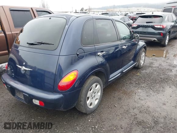✅ 2005 Chrysler PT Cruiser Touring • VIN: 3C4FY58B35T527191 • Lot: 43793380. Wystawiony na IAAI z przebiegiem 172 909 mil. Bezpłatny archiwum sprzedaży aukcyjnych z USA i szczegółowy raport historii pojazdu na DreamBid. Zdjęcie 4.