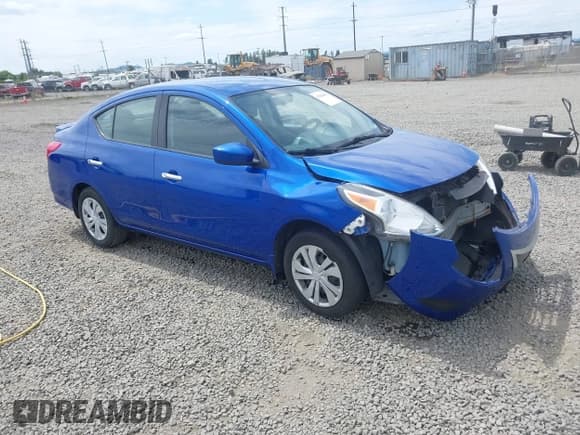 ✅ 2017 Nissan Versa S Plus • VIN: 3N1CN7AP0HL812127 • Lot: 42528853. Wystawiony na IAAI z przebiegiem 136 608 mil. Bezpłatny archiwum sprzedaży aukcyjnych z USA i szczegółowy raport historii pojazdu na DreamBid. Zdjęcie 1.