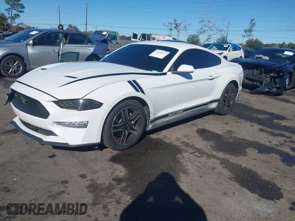 ✅ 2018 Ford Mustang EcoBoost • VIN: 1FA6P8THXJ5144641 • Lot: 43678072. Wystawiony na IAAI z przebiegiem 64 709 mil. Bezpłatny archiwum sprzedaży aukcyjnych z USA i szczegółowy raport historii pojazdu na DreamBid. Zdjęcie 2.