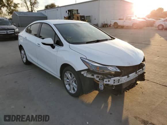 2019 Chevrolet Cruze LT z VIN 1G1BE5SMXK7129521, wystawiony jako Copart lot #66386592 z przebiegiem 48 119 mil mil oraz . Historia ofert i sprzedaży dostępna na DreamBid. Obrazek 1.
